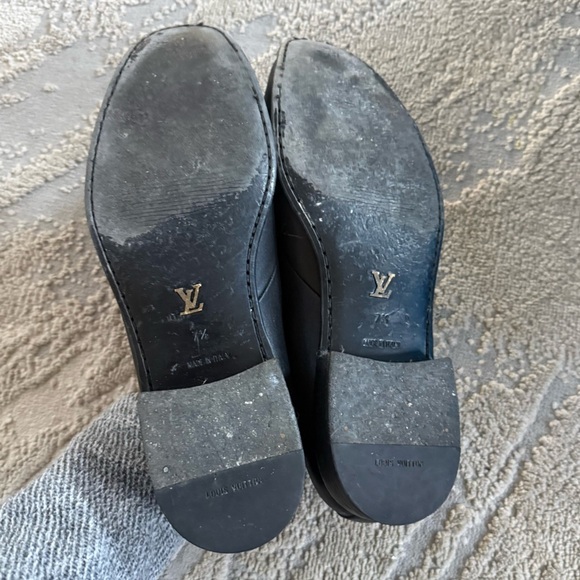 Louis Vuitton black leather loafers dress shoes logo plate slip on 7.5 main image 7